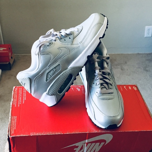 SOLD-NIKE AIR MAX 90 SE LTR LEATHER METALLIC - Picture 5 of 7